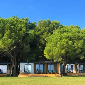 camp-vransko-lake-crkvine-mobile-homes.hotelinzadar.com/